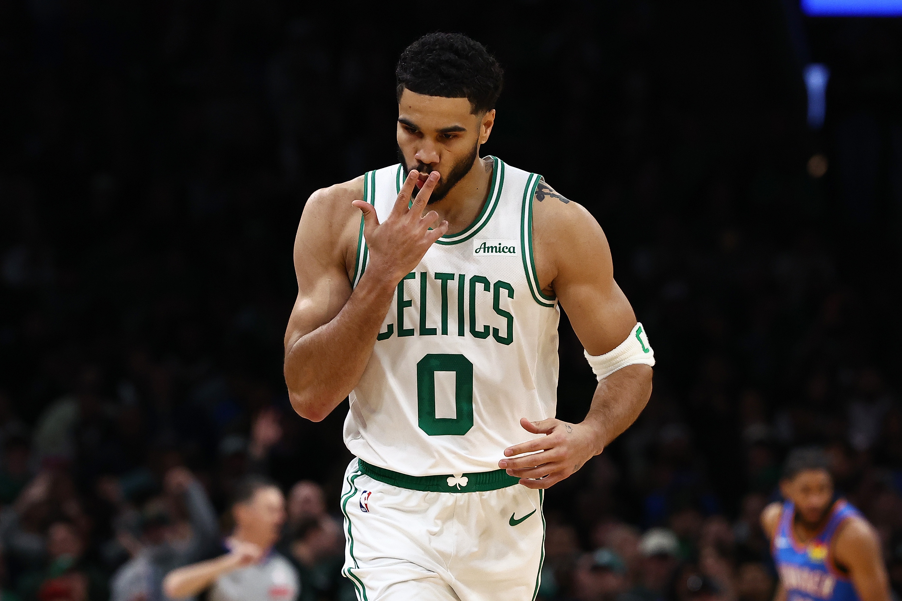 爱游戏APP-能攻善传！塔图姆15中7拿到23分13板7助3断 正负值+13