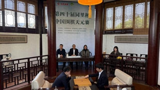 爱游戏体育-40年决赛头一回，起手落子天元位，听杨楷文细说致敬天元赛|王星昊|中国围棋协会|华以刚|棋手|围棋_新浪体育_新浪新闻